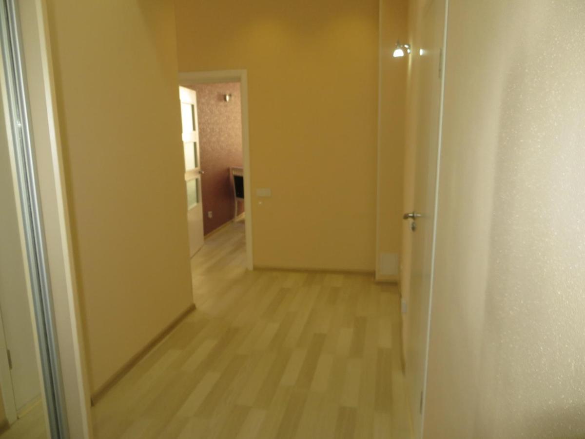 Yellow Apartment In The Center Of Bisjkek Eksteriør bilde